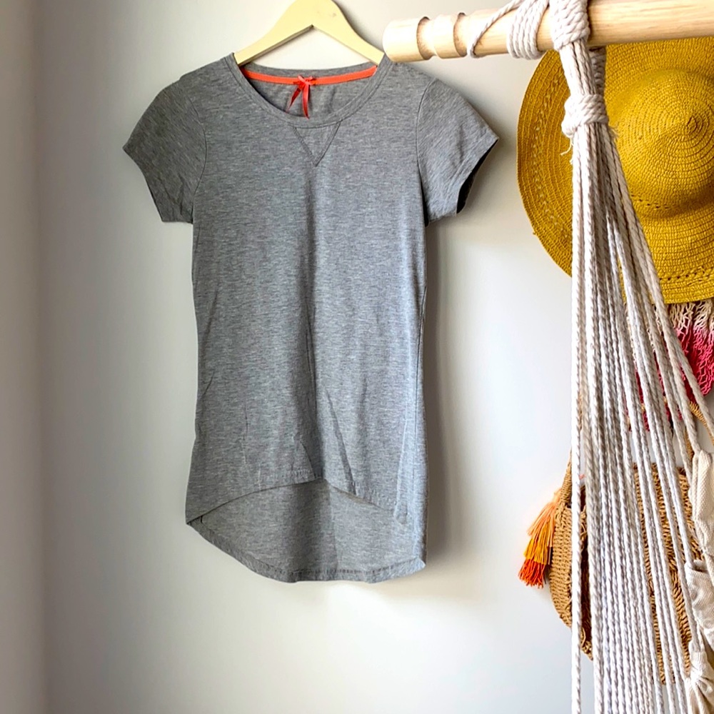 Gray t shirt